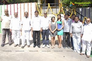 Bhanu Sri Mehra-Kamna Jetmalani-Nikitha-Swetha Basu Prasad Film Muhurat