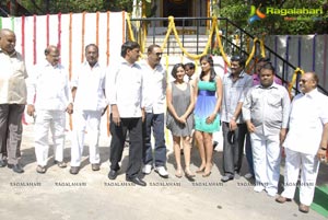 Bhanu Sri Mehra-Kamna Jetmalani-Nikitha-Swetha Basu Prasad Film Muhurat