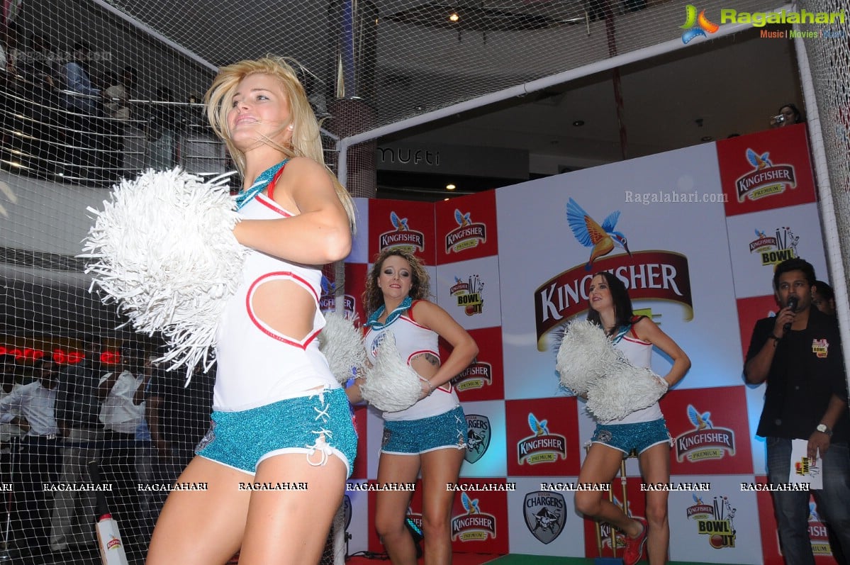 Howzzat' moment for fans at Kingfisher Premium Bowl out