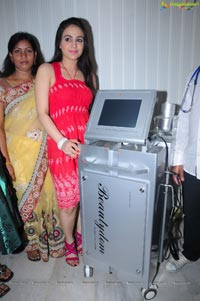 Lithi Slimming & Cosmetic Clinic Launched by Aksha