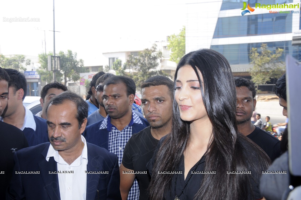 Shruti Haasan launches GAS Jeans Showroom