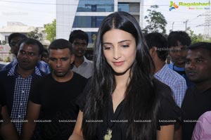 Shruthi Haasan Launches Gas Outlet