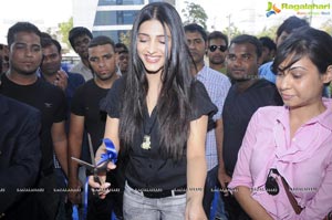 Shruthi Haasan Launches Gas Outlet