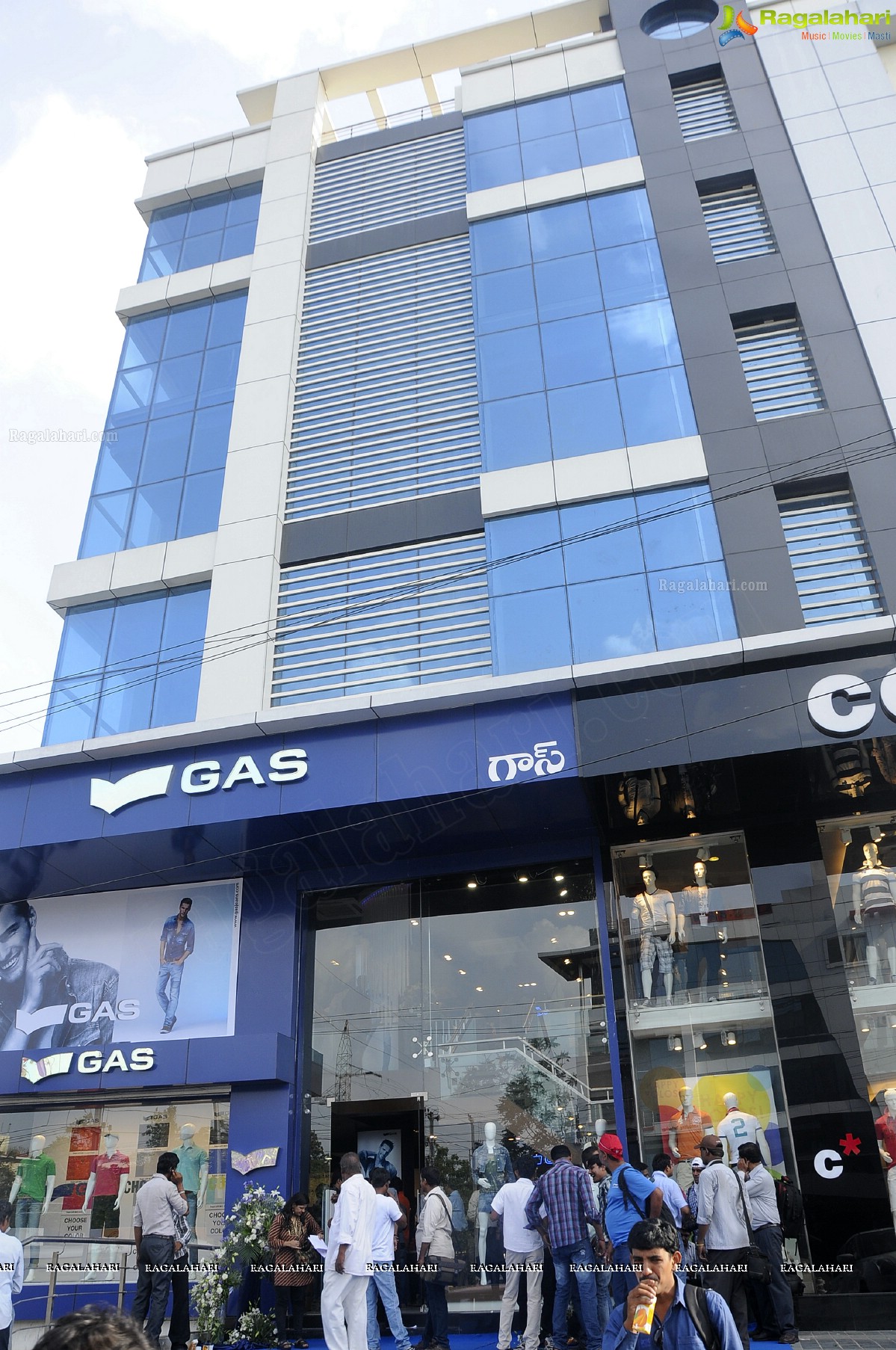 Shruti Haasan launches GAS Jeans Showroom