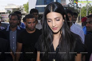 Shruthi Haasan Launches Gas Outlet