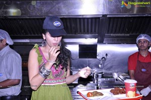 Taapsee visits Venky's XPRS Outlets