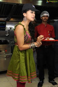 Taapsee visits Venky's XPRS Outlets