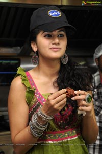 Taapsee visits Venky's XPRS Outlets