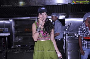 Taapsee visits Venky's XPRS Outlets