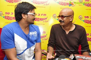 1000 Abadhalu Team at Radio Mirchi