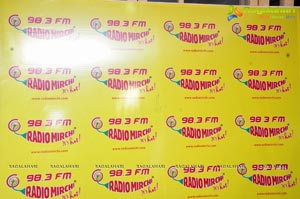 1000 Abadhalu Team at Radio Mirchi