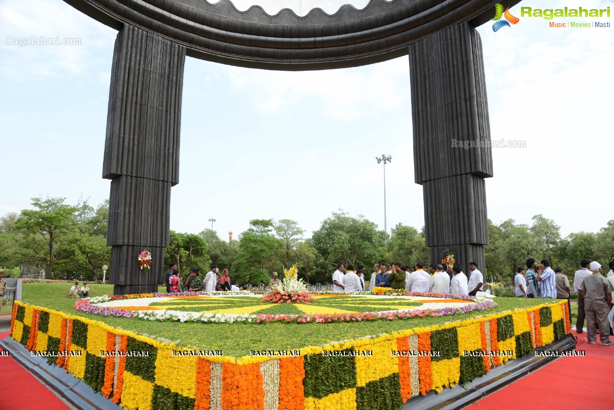 May 28, 2013: Nandamuri Family at NTR Ghat