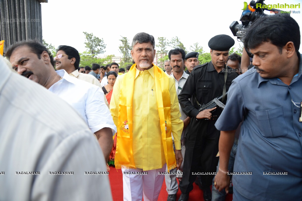 May 28, 2013: Nandamuri Family at NTR Ghat