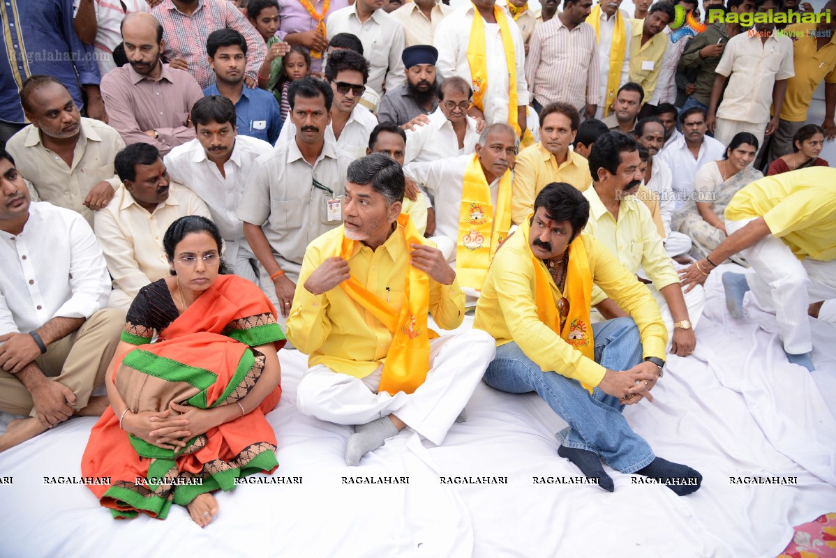 May 28, 2013: Nandamuri Family at NTR Ghat