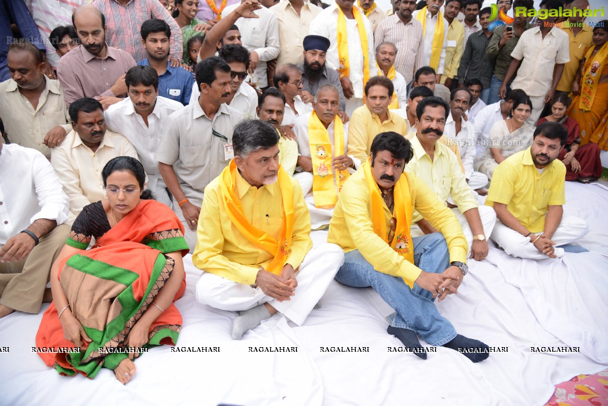 May 28, 2013: Nandamuri Family at NTR Ghat