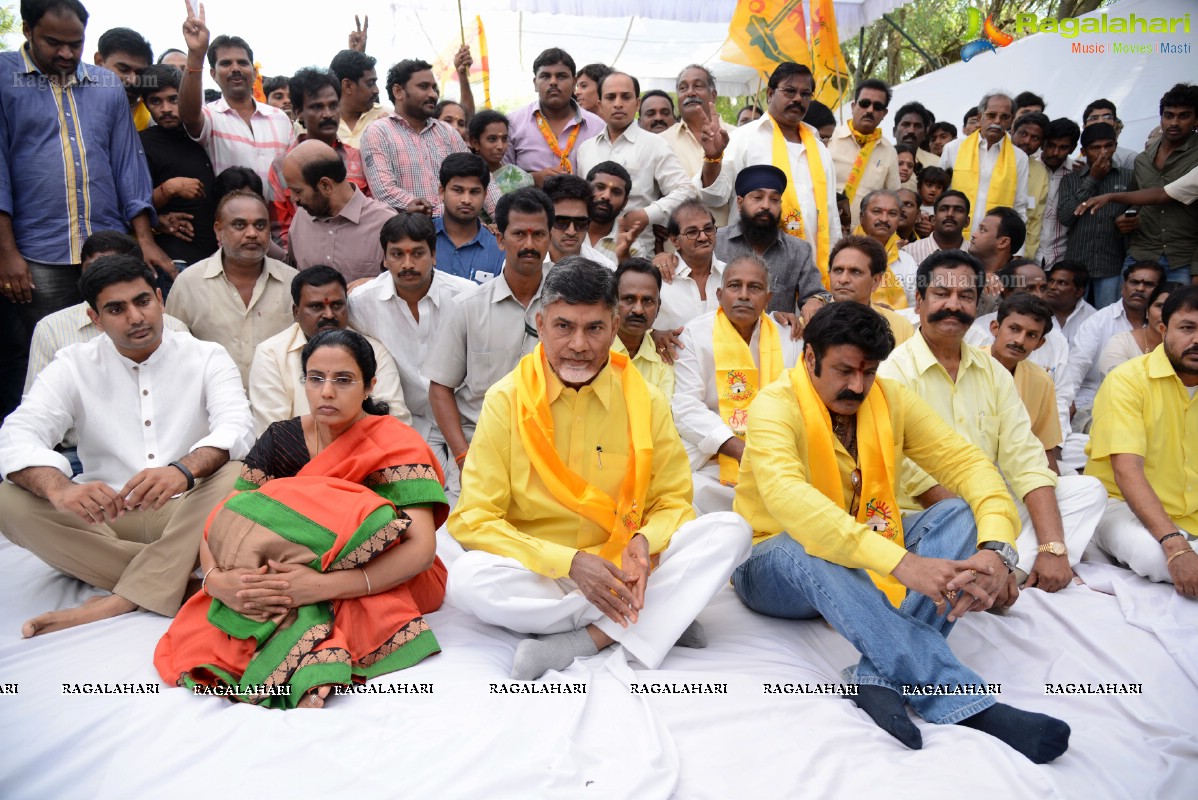 May 28, 2013: Nandamuri Family at NTR Ghat