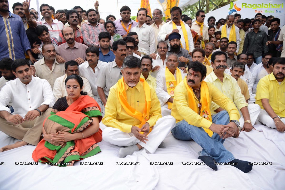 May 28, 2013: Nandamuri Family at NTR Ghat