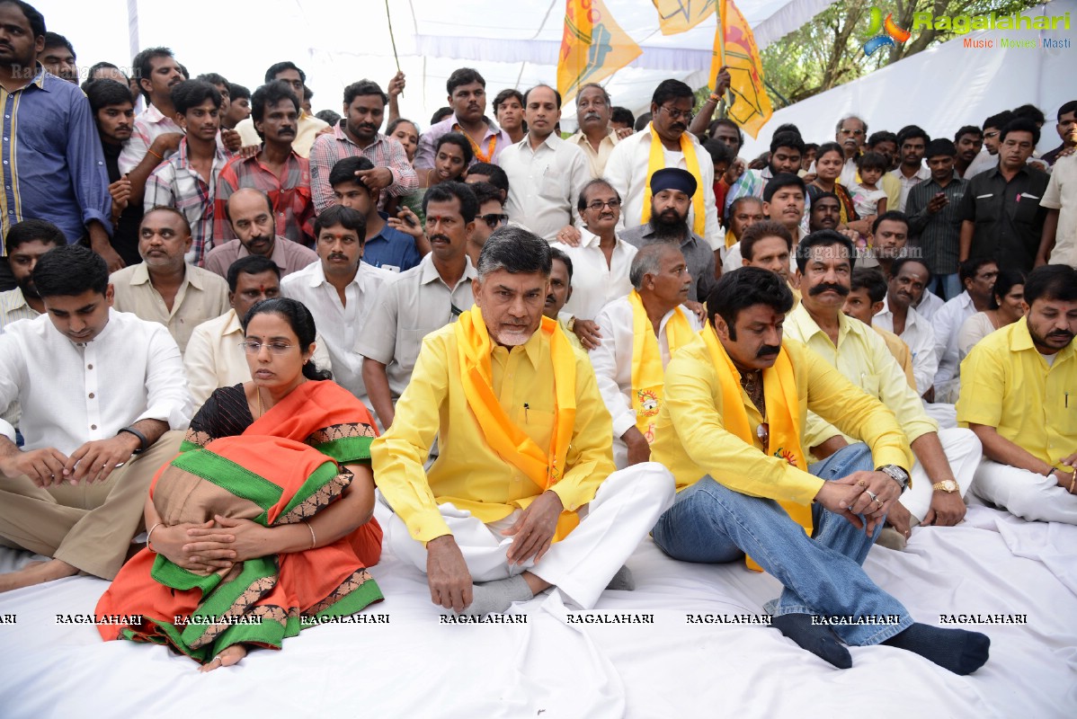 May 28, 2013: Nandamuri Family at NTR Ghat