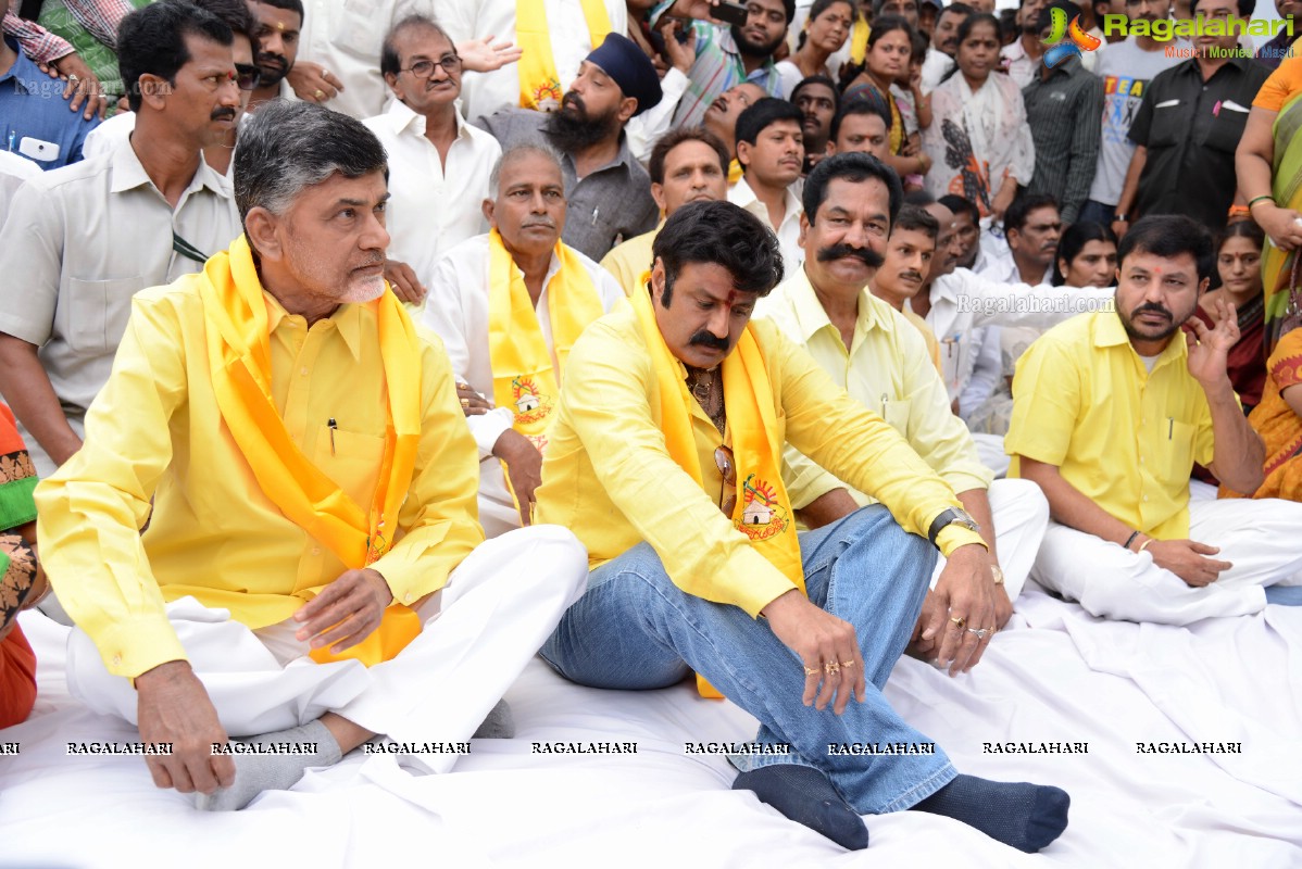 May 28, 2013: Nandamuri Family at NTR Ghat