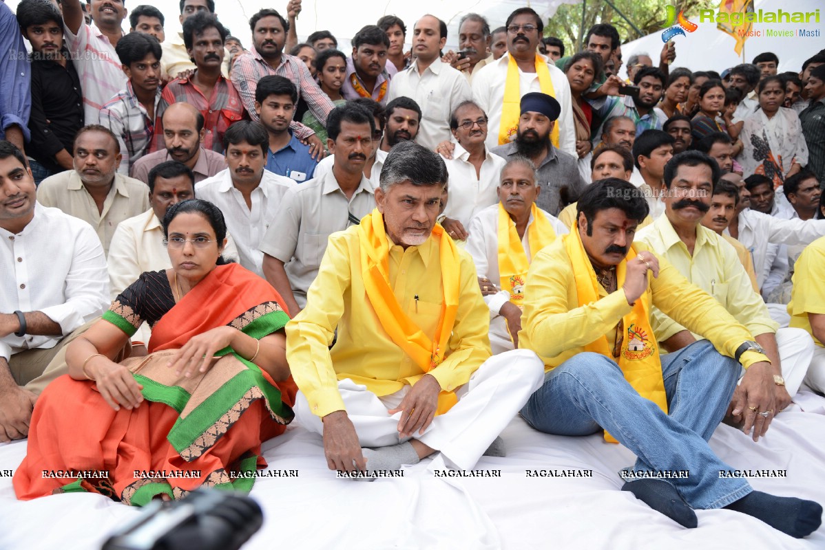 May 28, 2013: Nandamuri Family at NTR Ghat