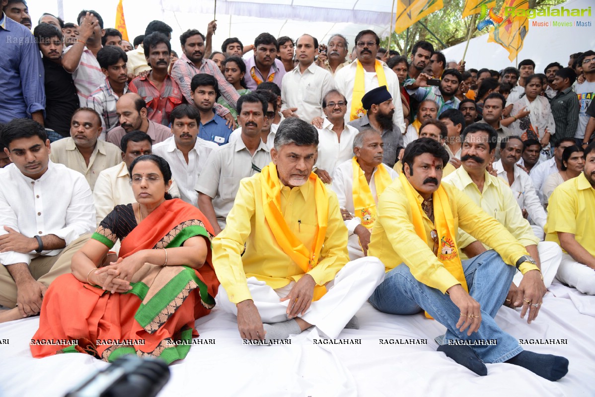 May 28, 2013: Nandamuri Family at NTR Ghat