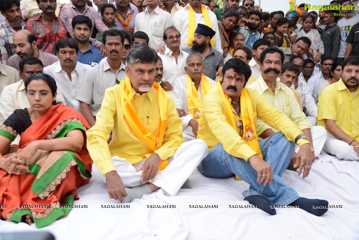 May 28, 2013: Nandamuri Family at NTR Ghat