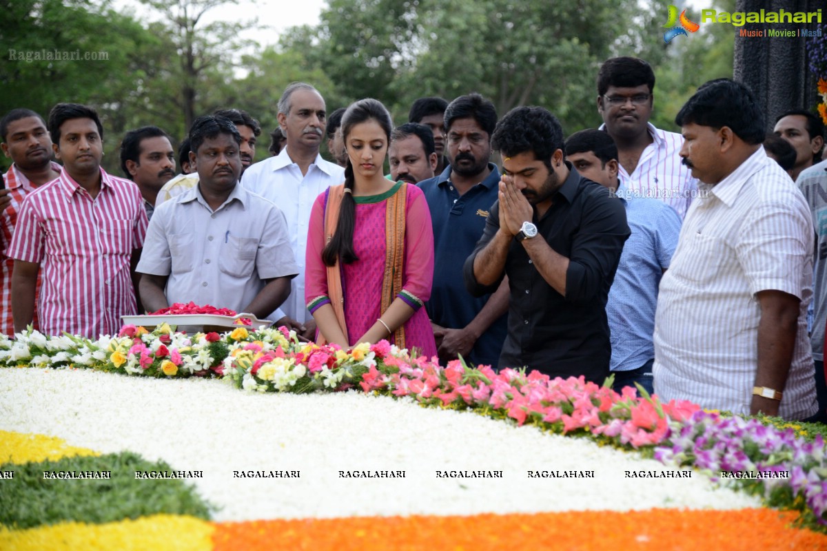 May 28, 2013: Nandamuri Family at NTR Ghat