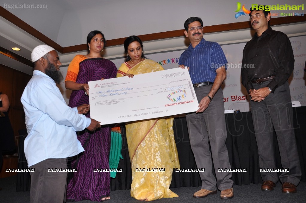 Launch of Aiikhyata Foundation and handing over relief to the Dilsuknagar Blast Victims