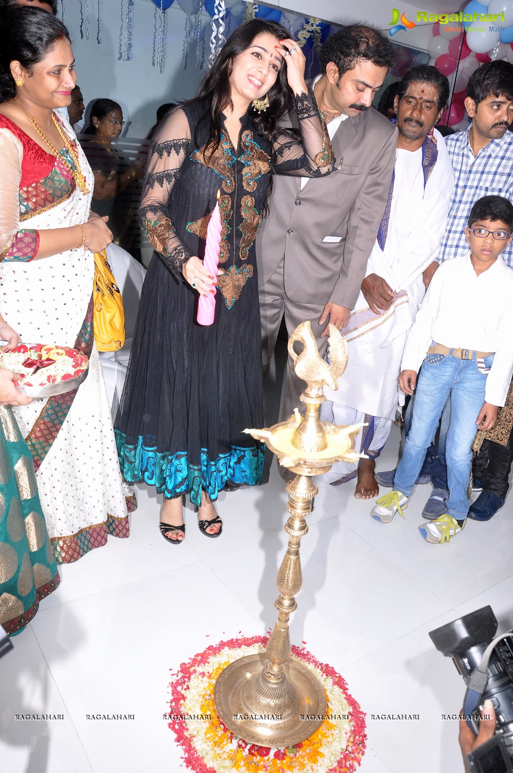 Charmi inaugurates Sriroop Cosmetology Centre, Hyderabad