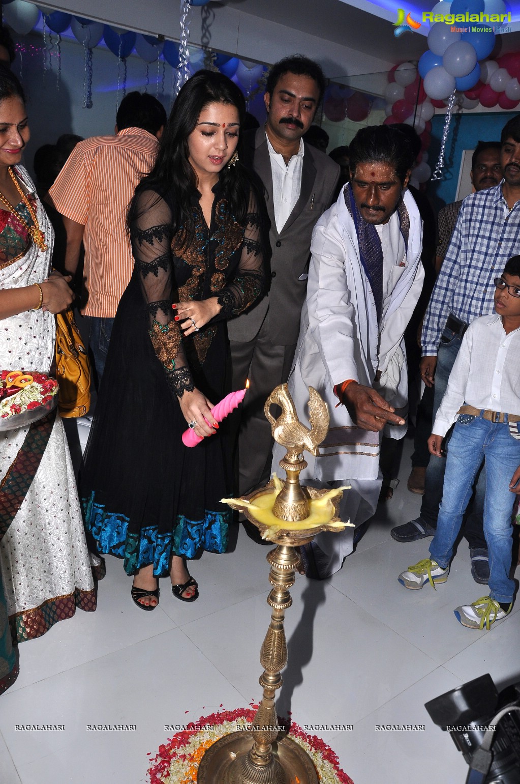 Charmi inaugurates Sriroop Cosmetology Centre, Hyderabad