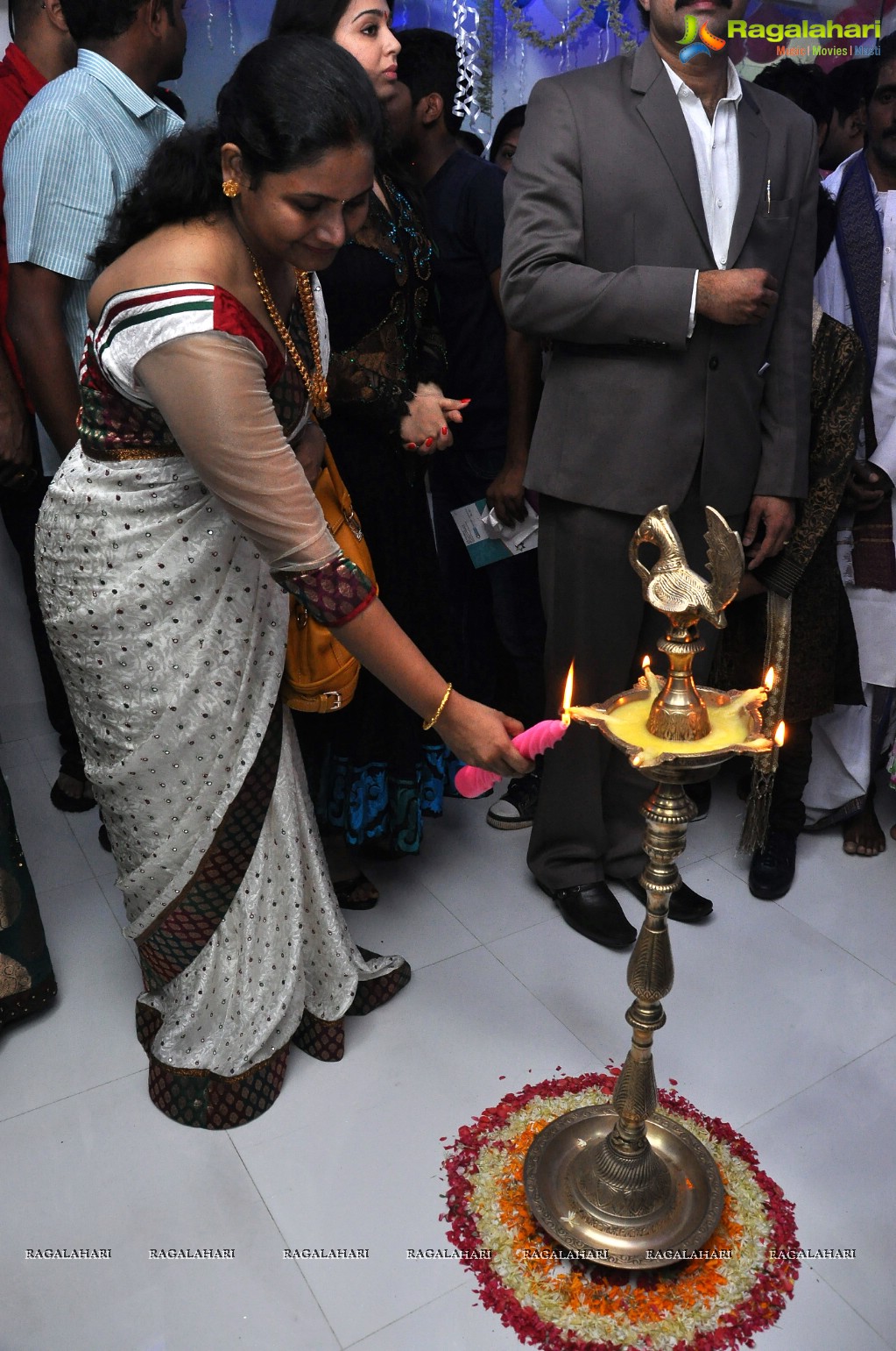 Charmi inaugurates Sriroop Cosmetology Centre, Hyderabad