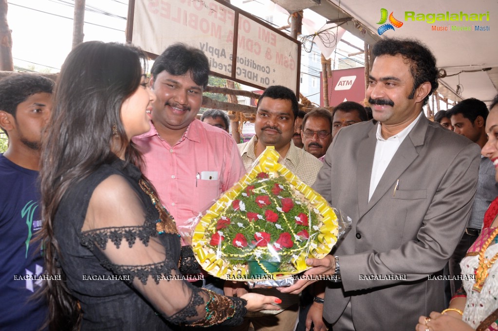 Charmi inaugurates Sriroop Cosmetology Centre, Hyderabad