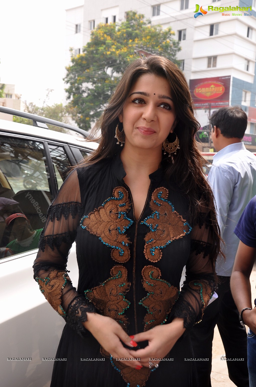 Charmi inaugurates Sriroop Cosmetology Centre, Hyderabad