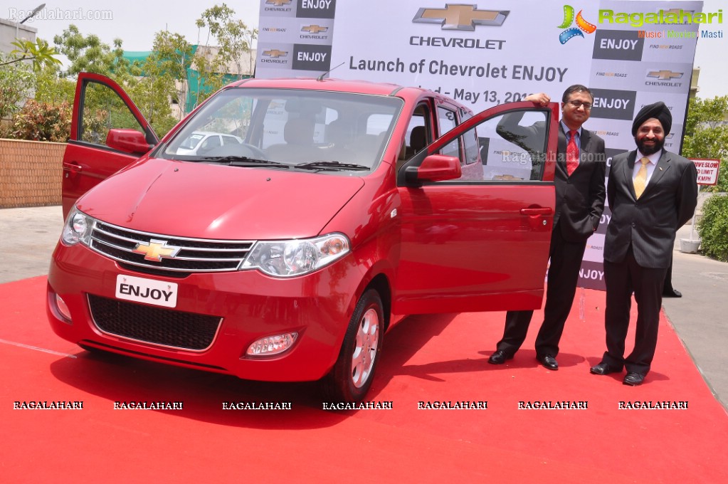 GM India Launches Chevrolet Enjoy Premium MPV in Hyderabad