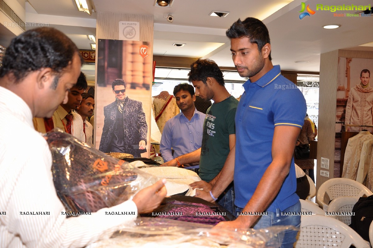 Sunrisers Hyderabad Team visits Manyavar Stores