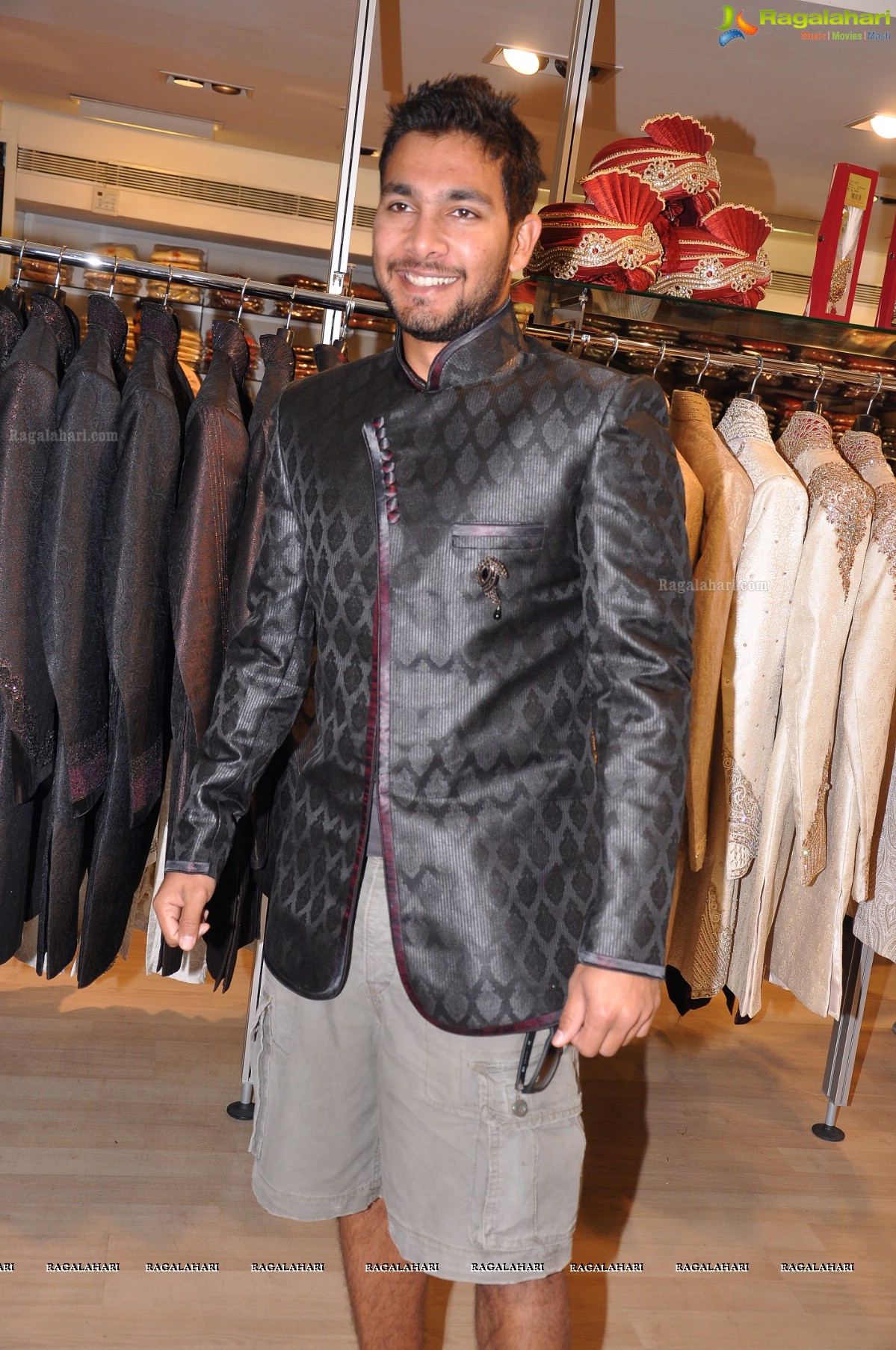 Sunrisers Hyderabad Team visits Manyavar Stores