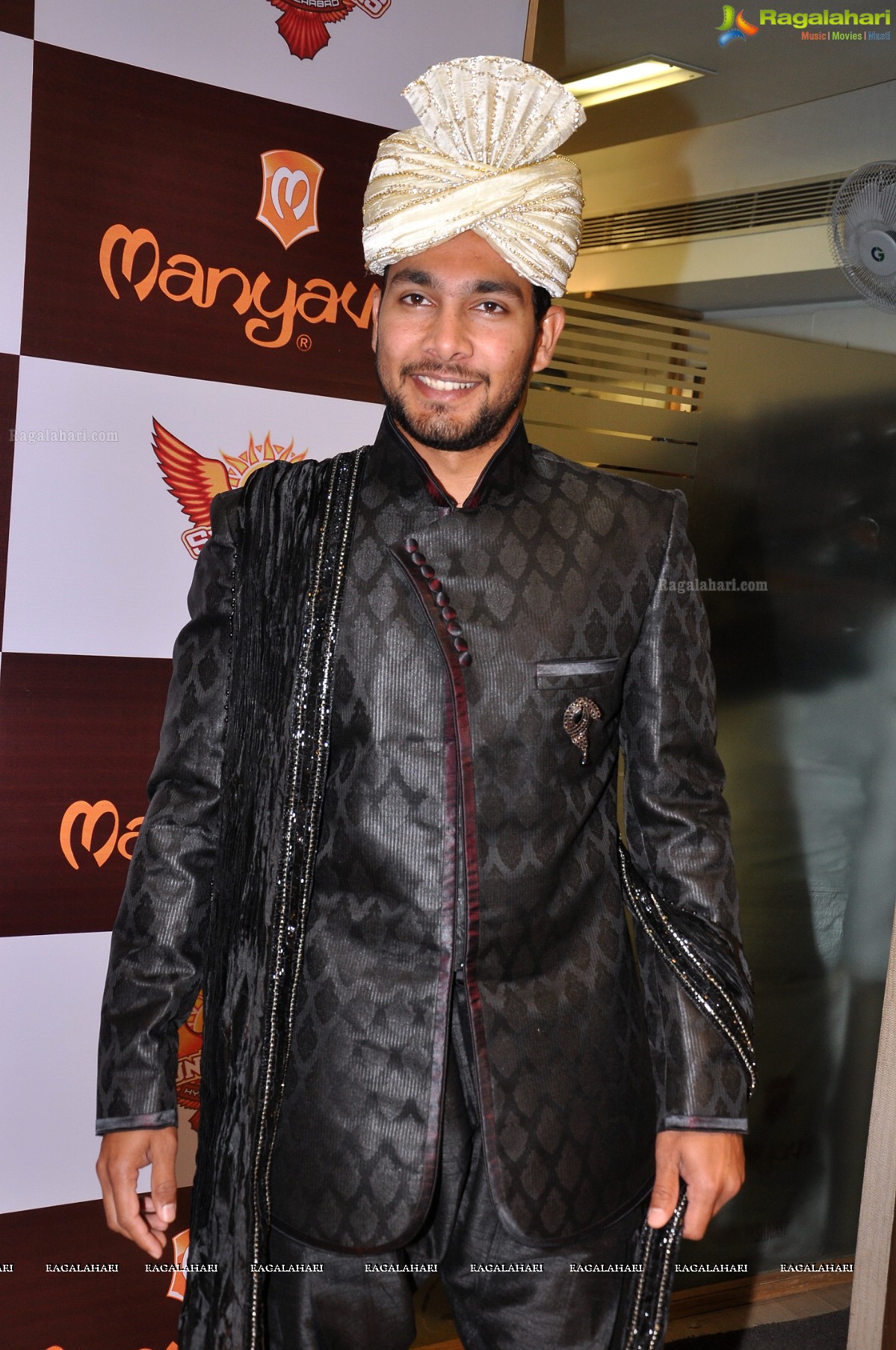 Sunrisers Hyderabad Team visits Manyavar Stores