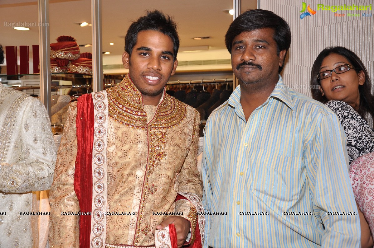 Sunrisers Hyderabad Team visits Manyavar Stores