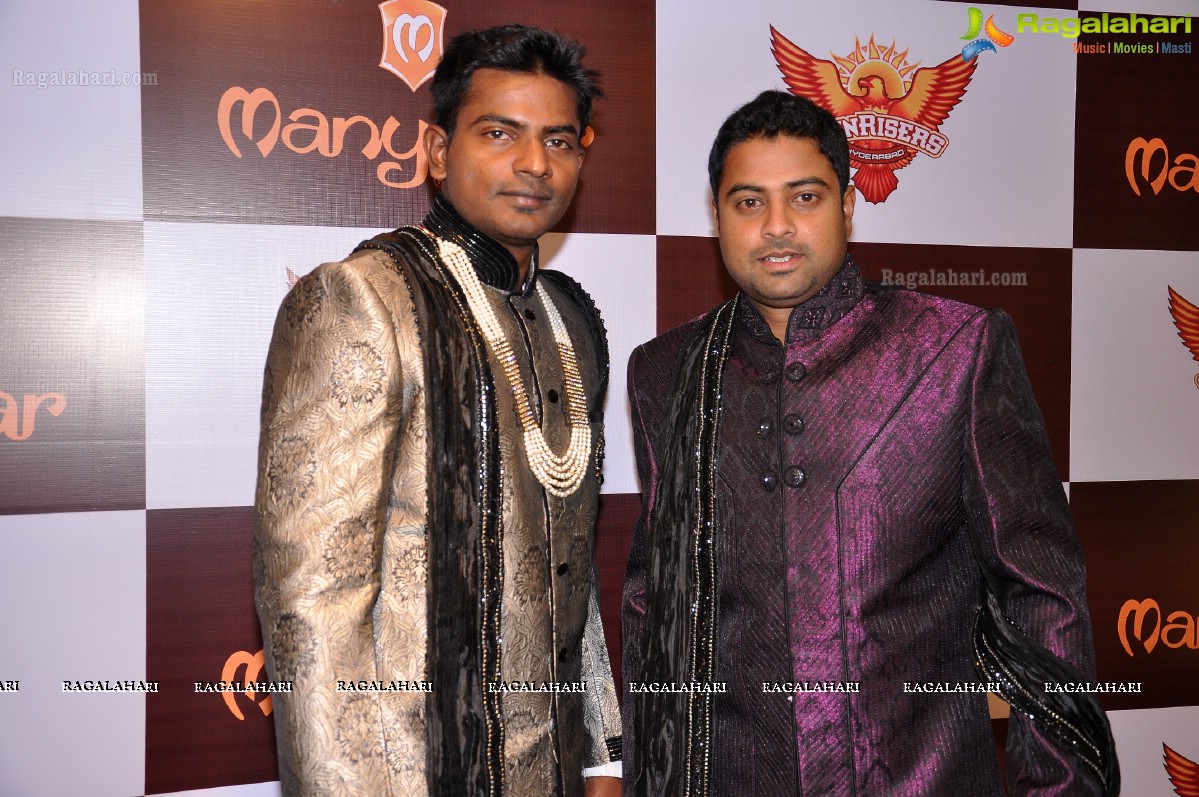 Sunrisers Hyderabad Team visits Manyavar Stores