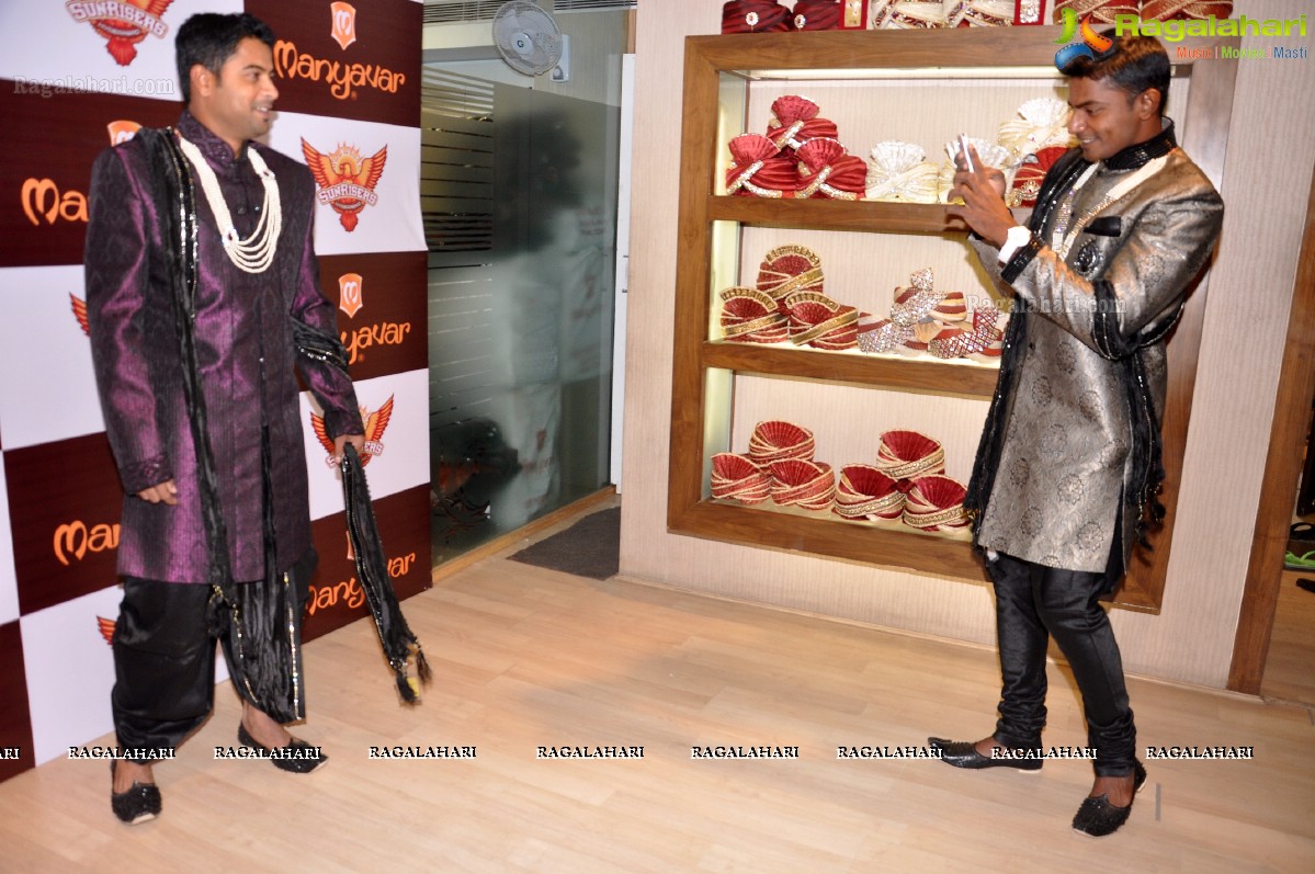 Sunrisers Hyderabad Team visits Manyavar Stores