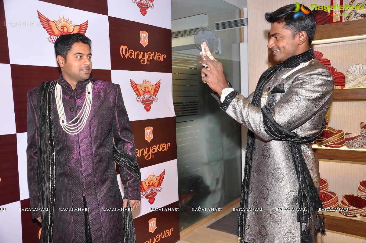 Sunrisers Hyderabad Team visits Manyavar Stores