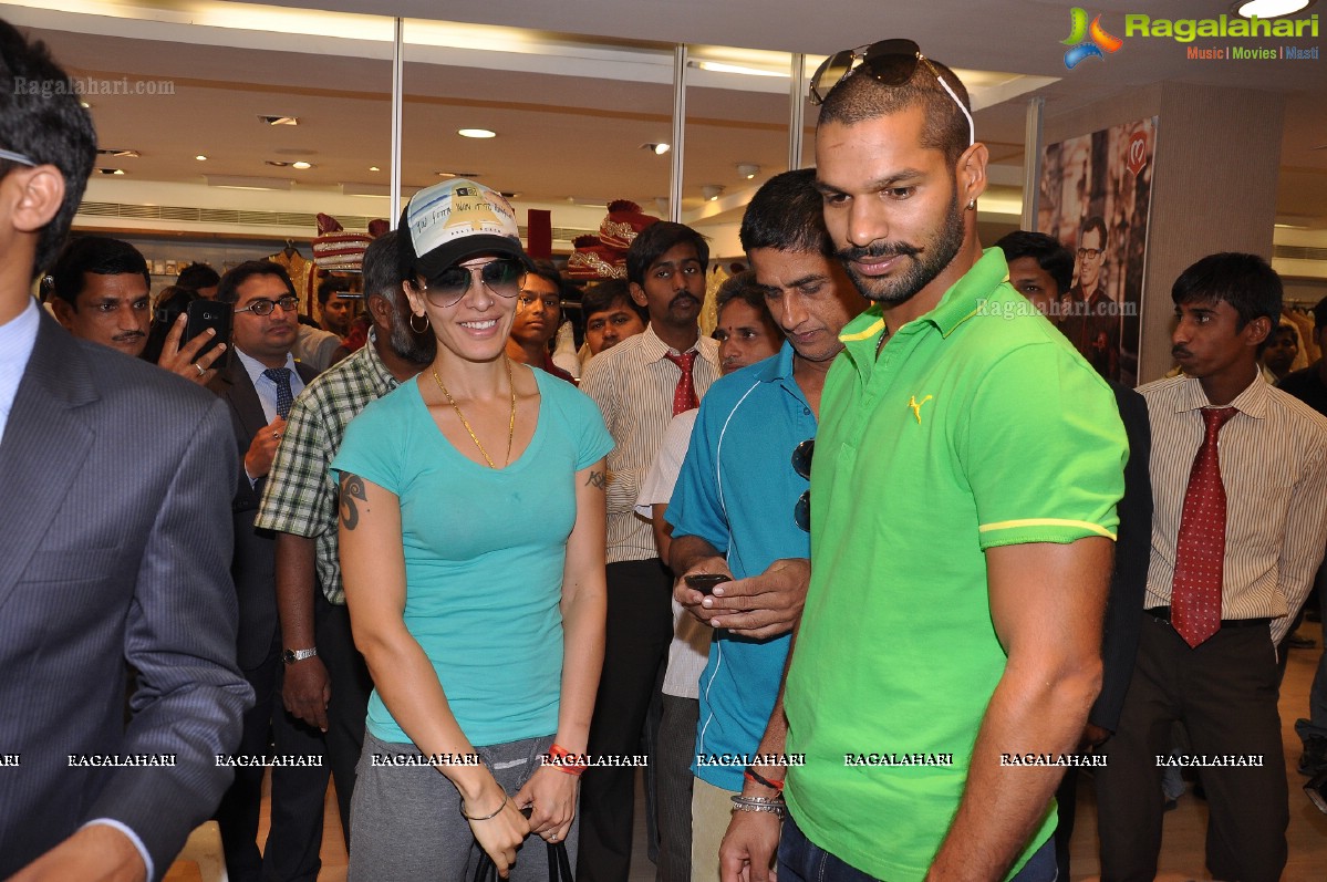 Sunrisers Hyderabad Team visits Manyavar Stores