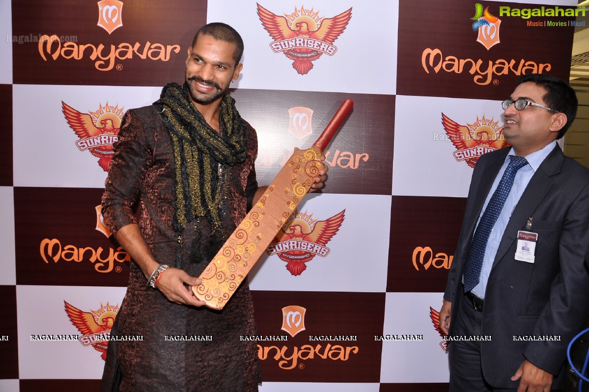 Sunrisers Hyderabad Team visits Manyavar Stores