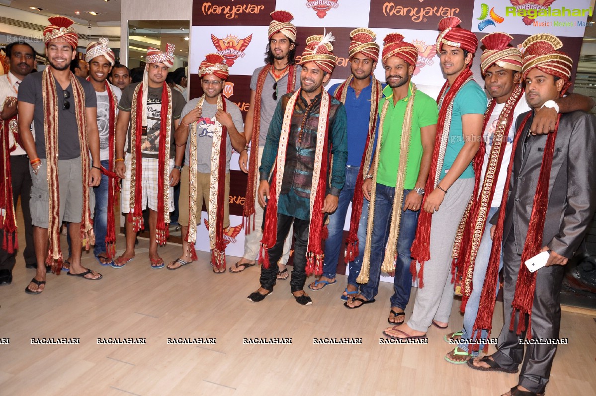 Sunrisers Hyderabad Team visits Manyavar Stores