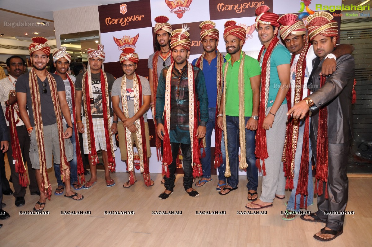 Sunrisers Hyderabad Team visits Manyavar Stores