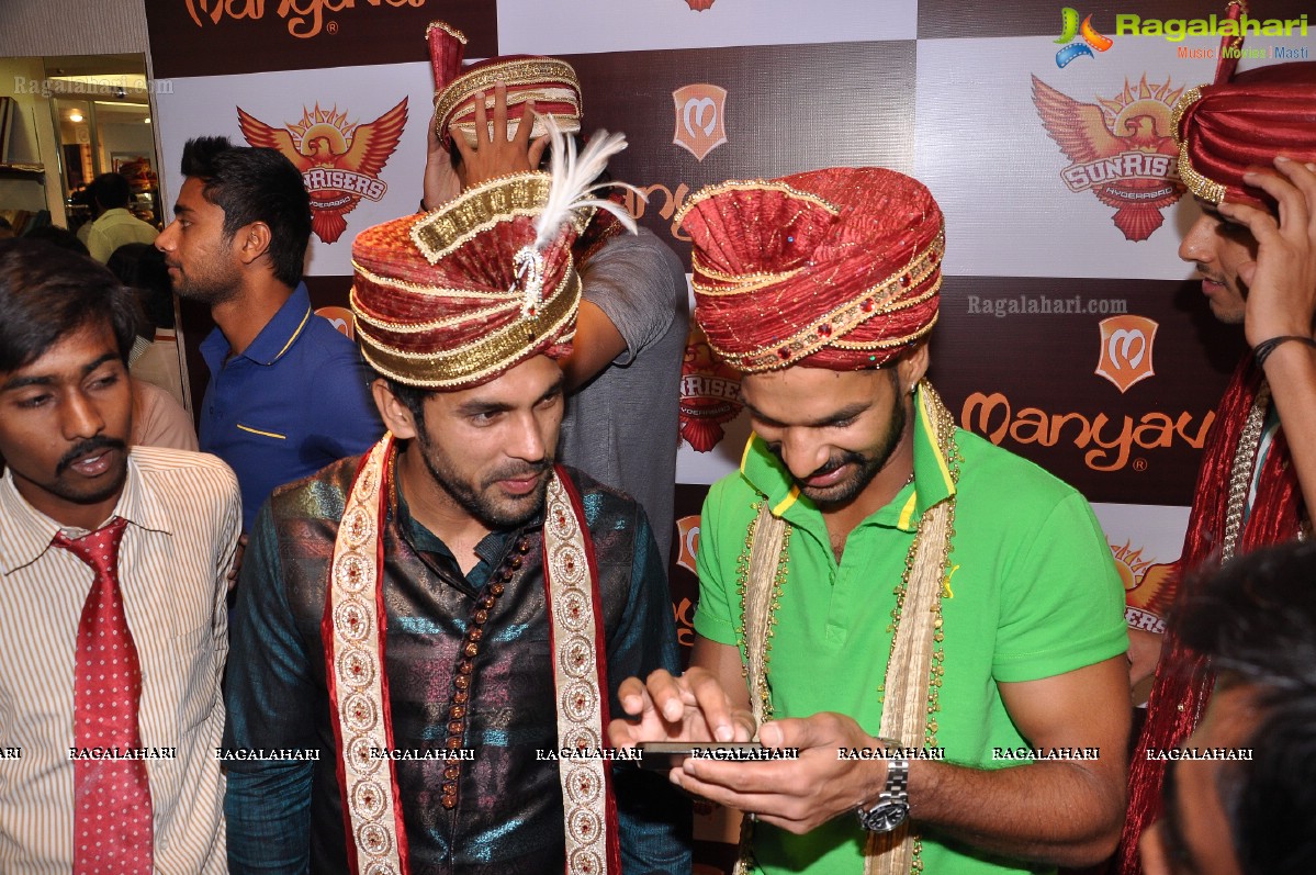 Sunrisers Hyderabad Team visits Manyavar Stores