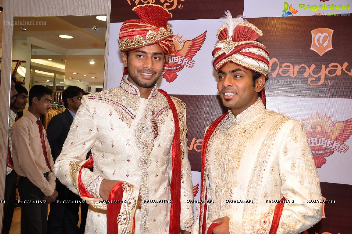 Sunrisers Hyderabad Team visits Manyavar Stores