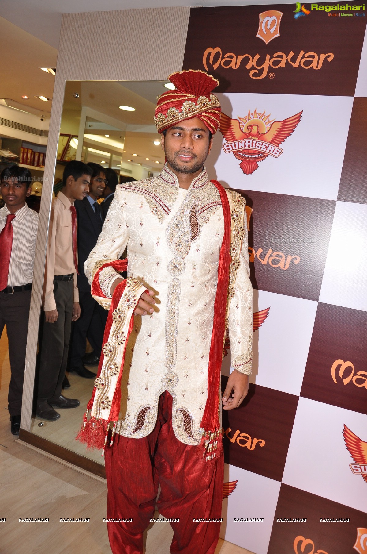 Sunrisers Hyderabad Team visits Manyavar Stores