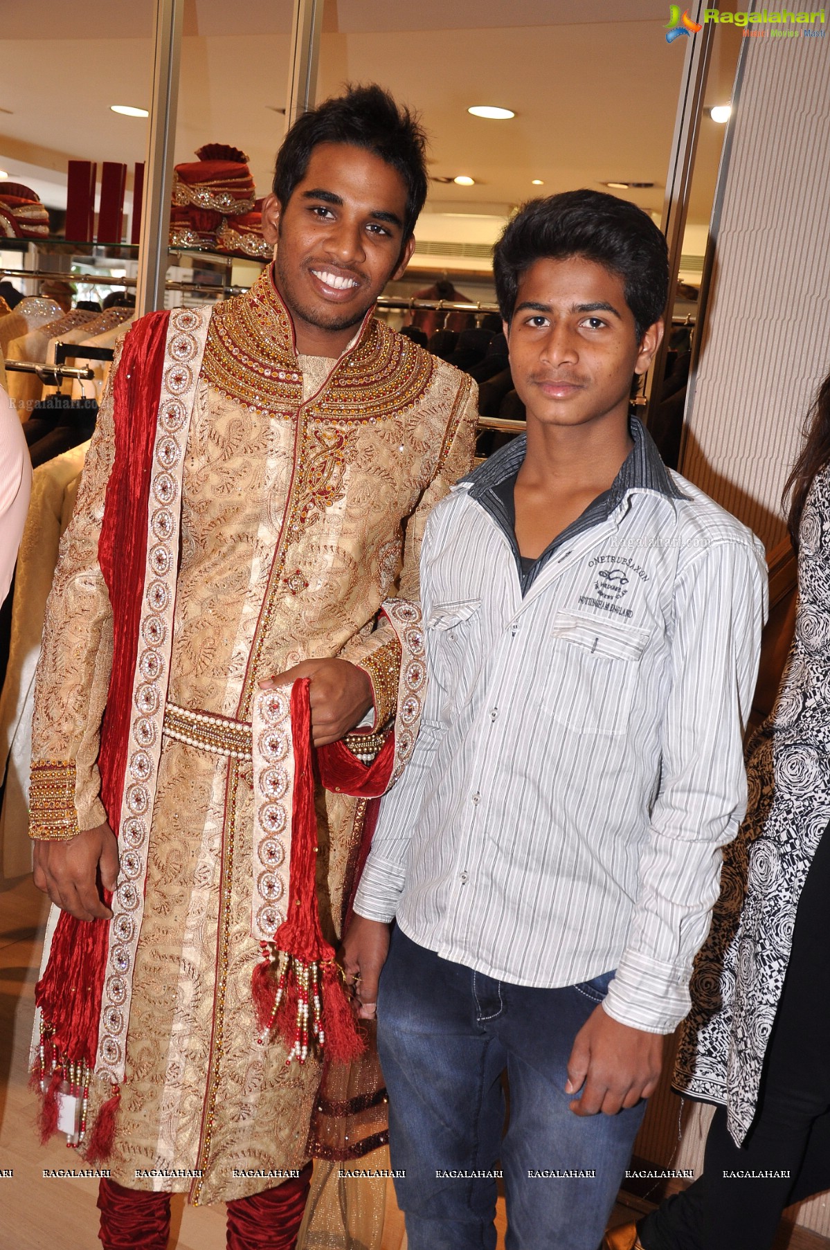 Sunrisers Hyderabad Team visits Manyavar Stores