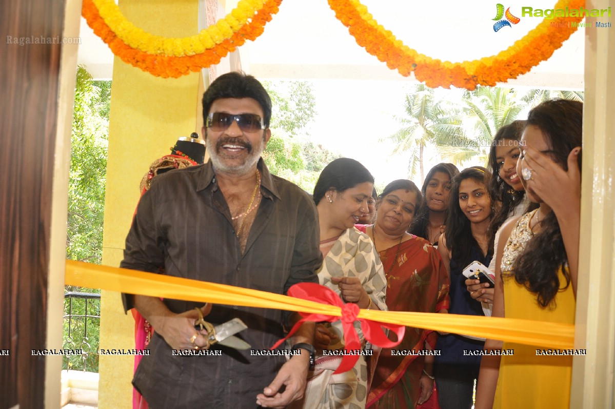 Rajasekhar-Jeevitha inaugurates Ishaanvi Fashion Lounge, Hyderabad